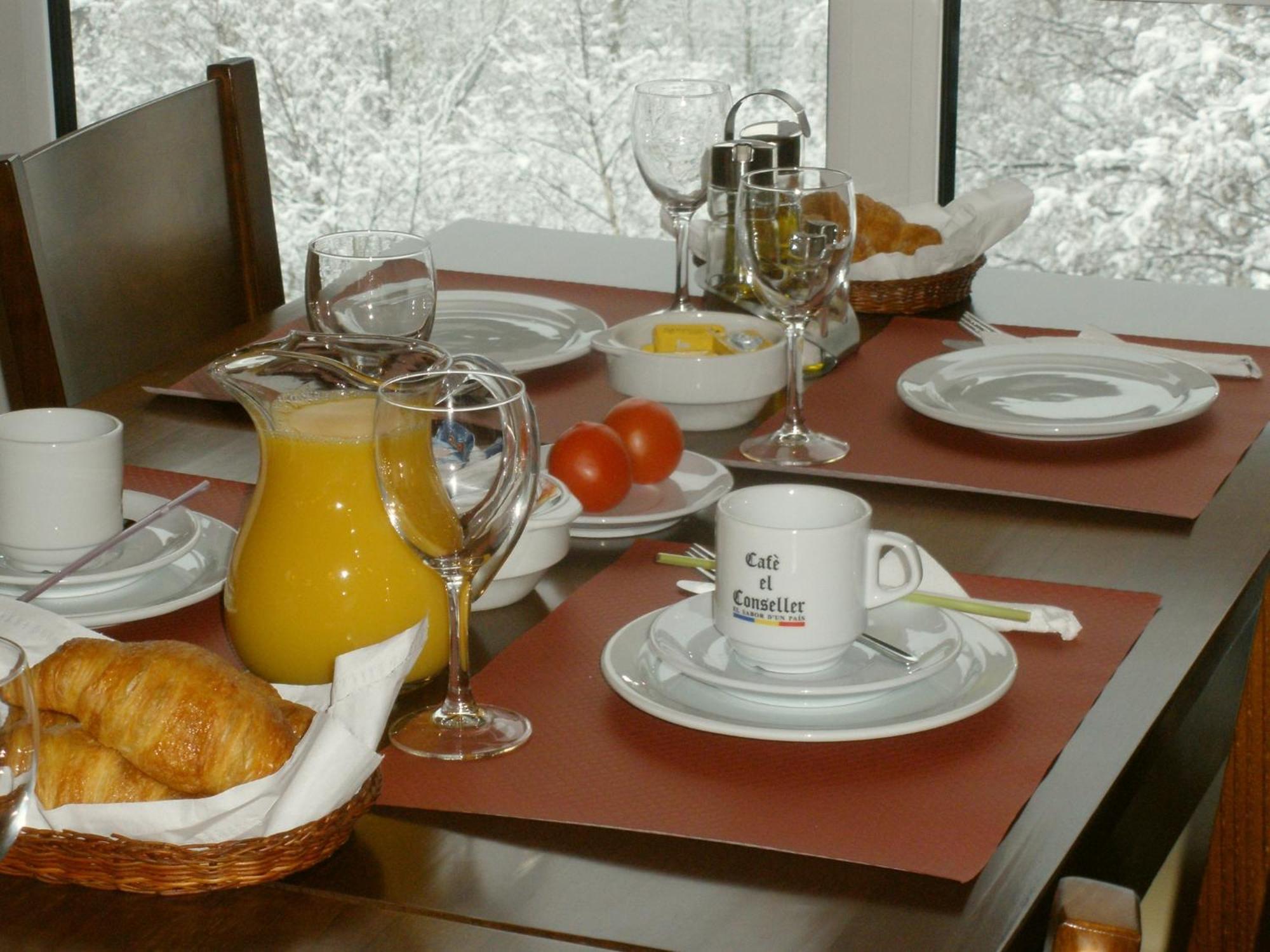 Aparthotel Rialb El Serrat Bagian luar foto