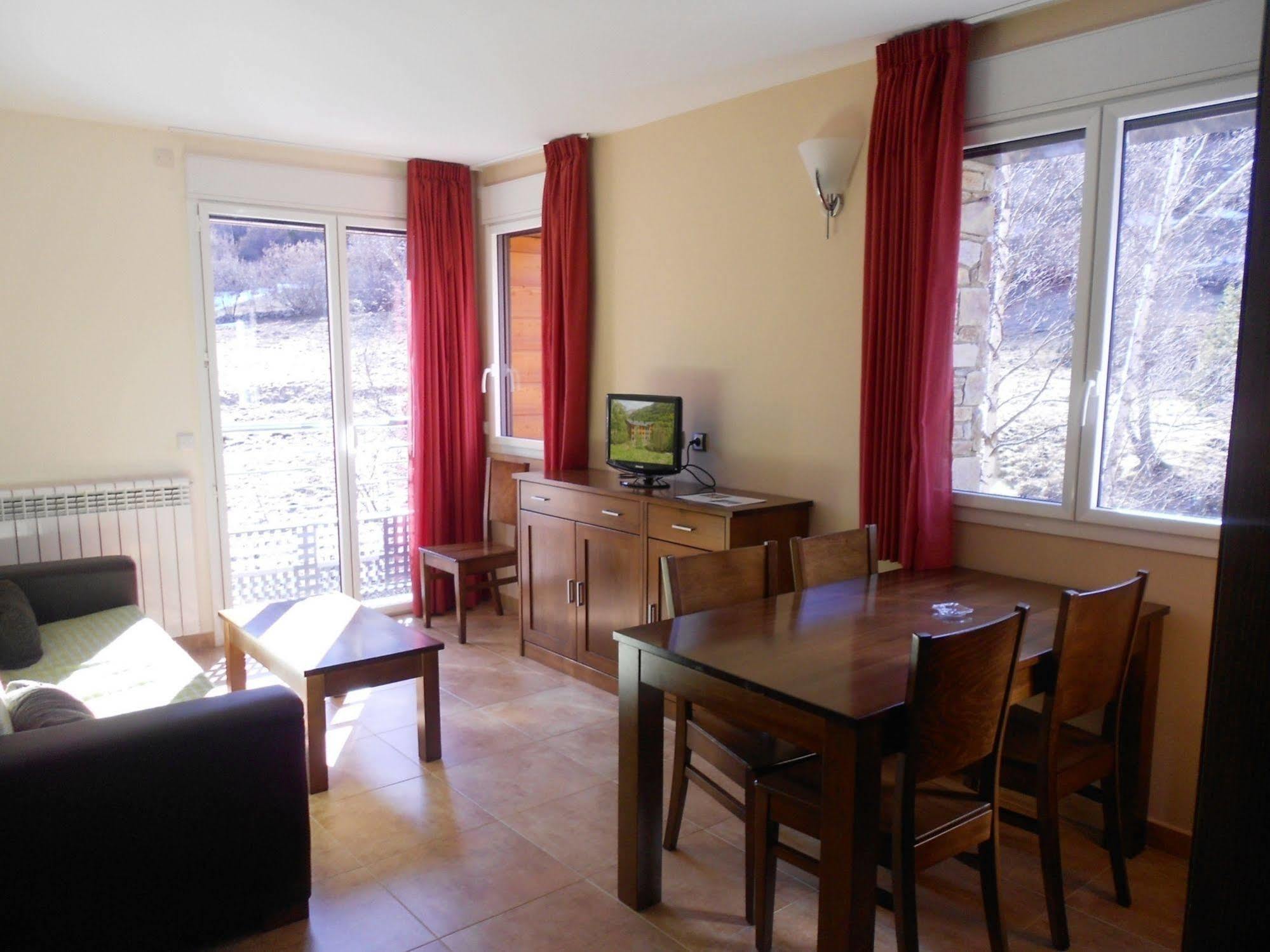 Aparthotel Rialb El Serrat Bagian luar foto