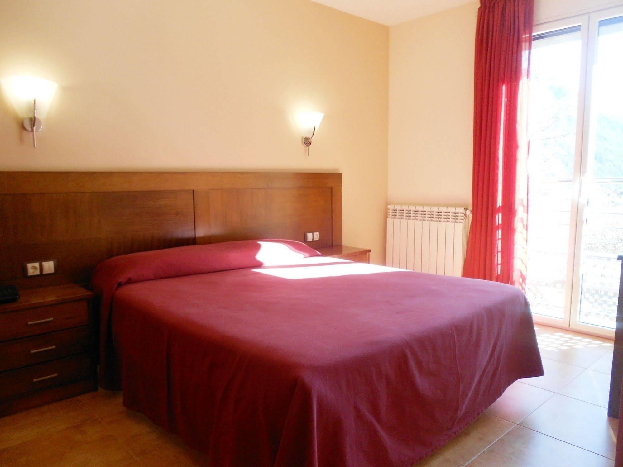Aparthotel Rialb El Serrat Bagian luar foto