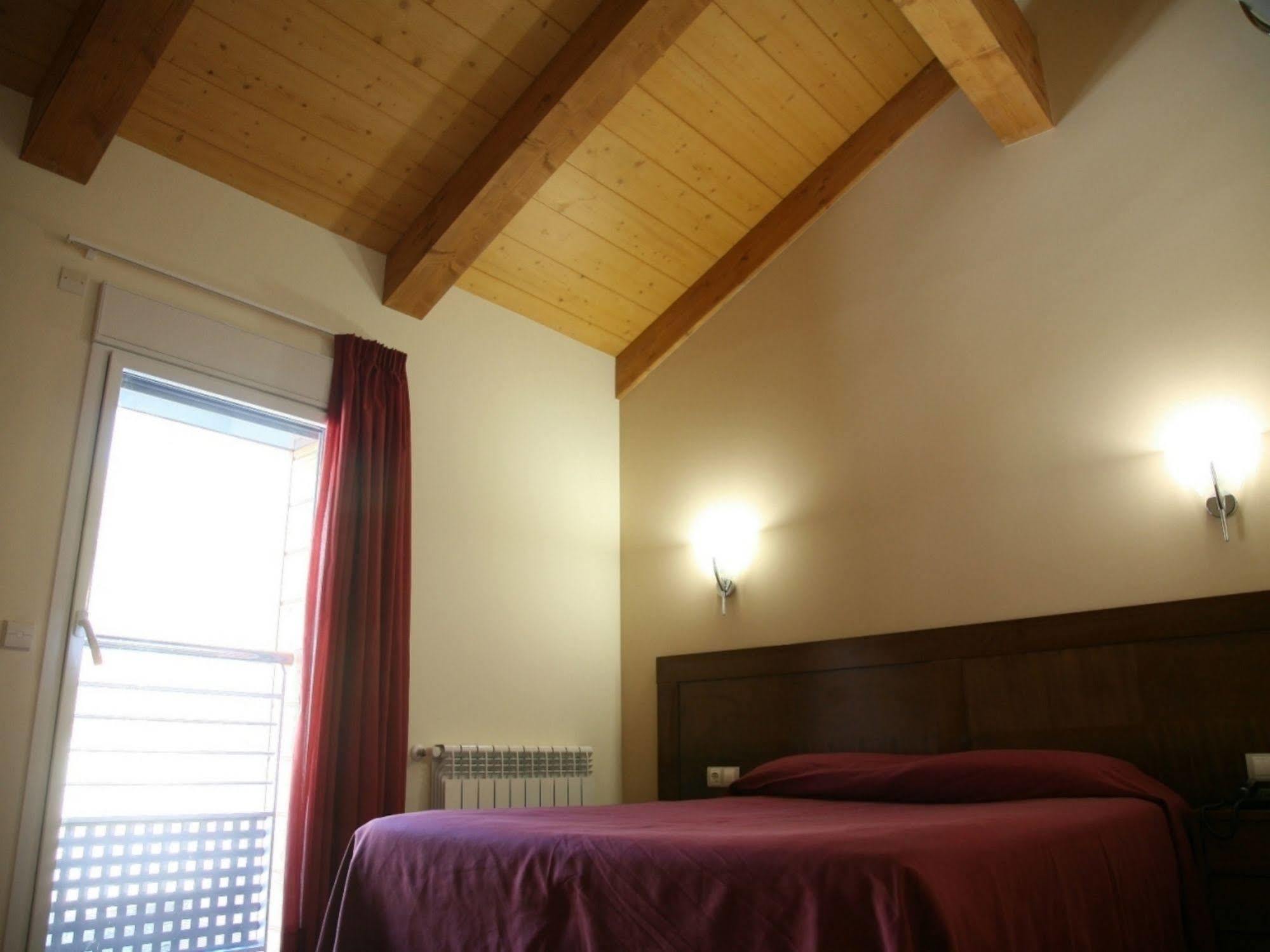 Aparthotel Rialb El Serrat Bagian luar foto