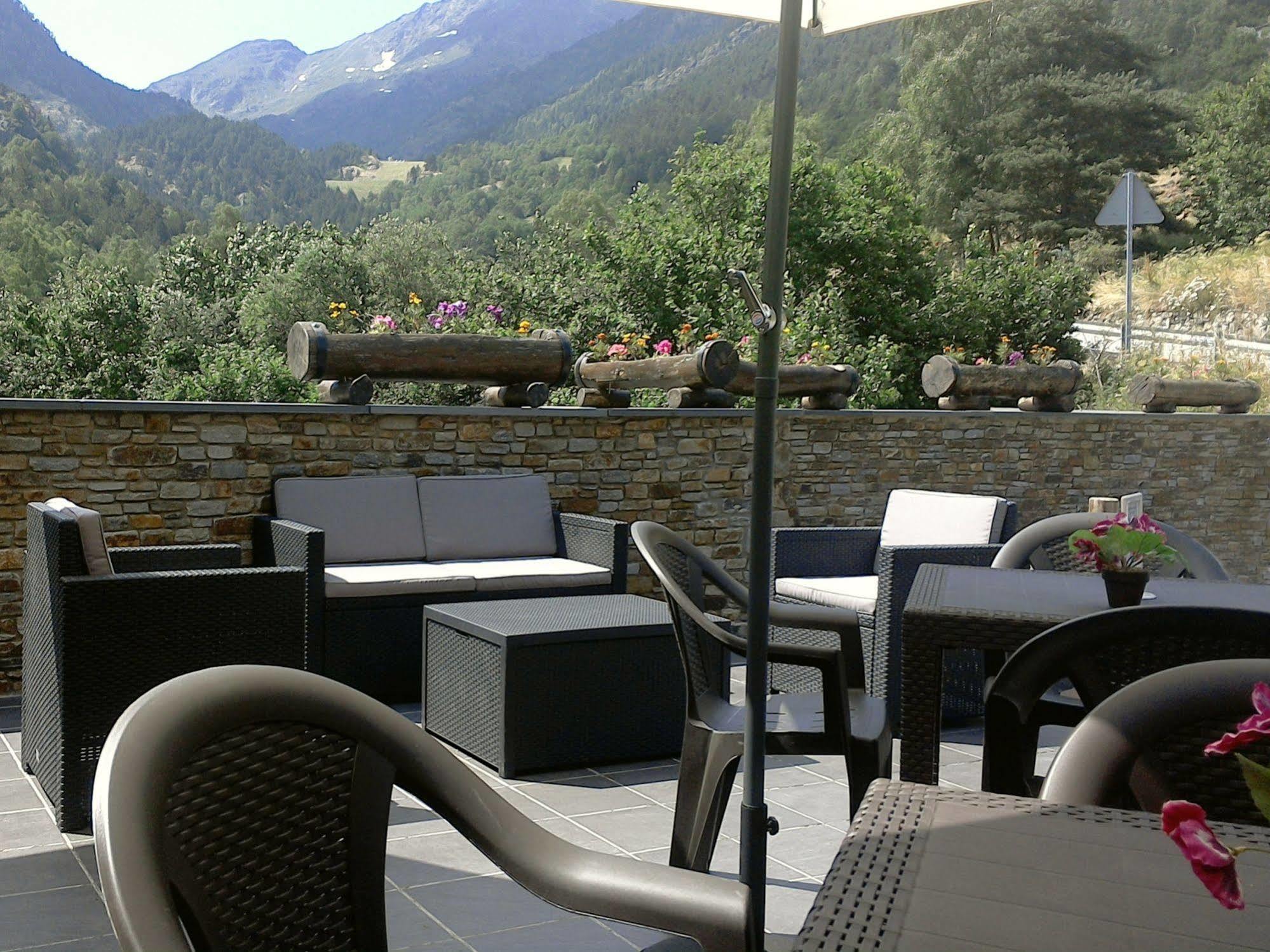 Aparthotel Rialb El Serrat Bagian luar foto